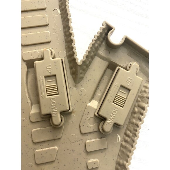 Thomas the Tank TrackMaster Railway Stop and Go Switch and 2 Way Splitter Switch - Picture 4 of 6